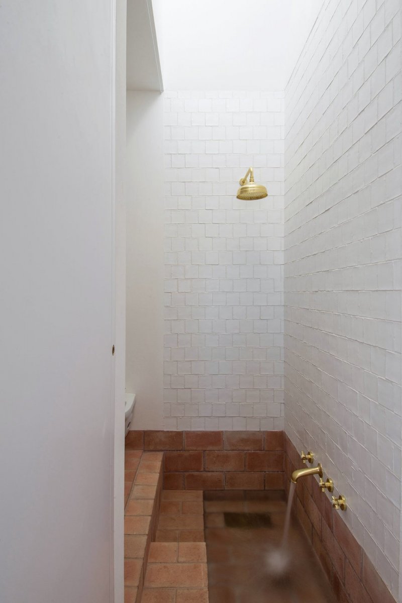 bath-area-with-sunken-terracotta-tub-casa-modesta-by-par-16.jpg