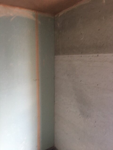 shower corner 2.jpg