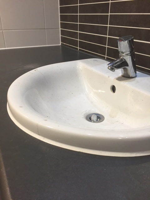 sink sealant.jpg