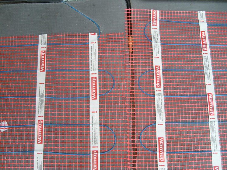 UFH fit 005.jpg UFH fit 005.jpg