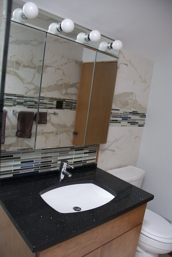 hall bath 1.jpg