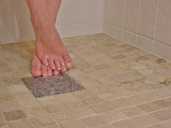 Showerstone1.jpg Showerstone1.jpg