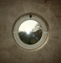 stone porthole (215x210 px).png