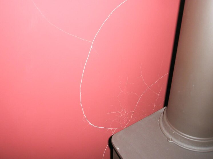 42 Peasedown St John Wood burning stove cracks in plasterboard 001.jpg