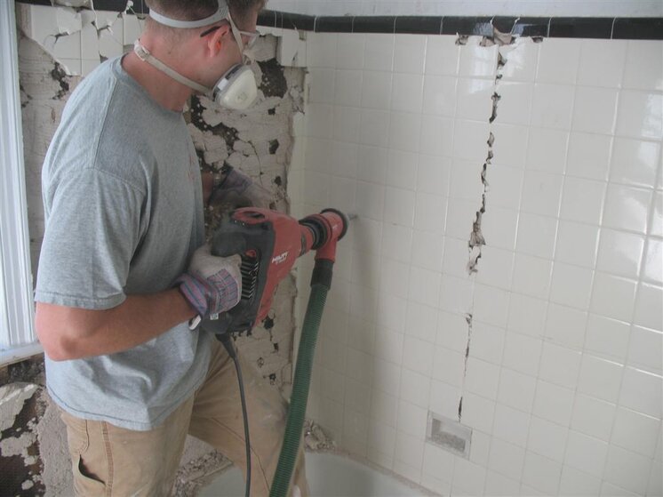 Hilti demo hammer + vac (Large).JPG Hilti demo hammer + vac (Large).JPG