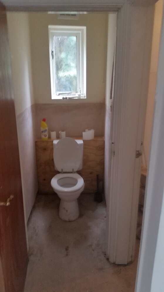 toilet.jpg toilet.jpg