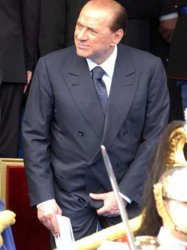 Silvio_Berlusconi_che_si_strizza_le_palle.jpg
