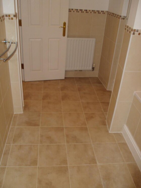 B bathroom 1 floor l.jpg