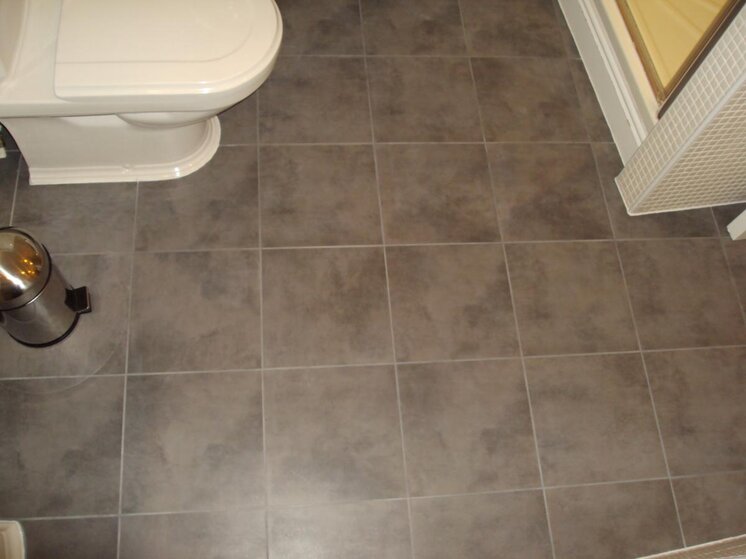 B Bathroom 2 floor 1.jpg