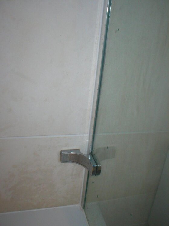 On suite shower screen 2.jpg