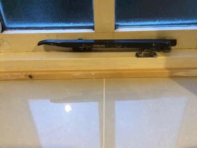 WINDOWLEDGE4.jpg