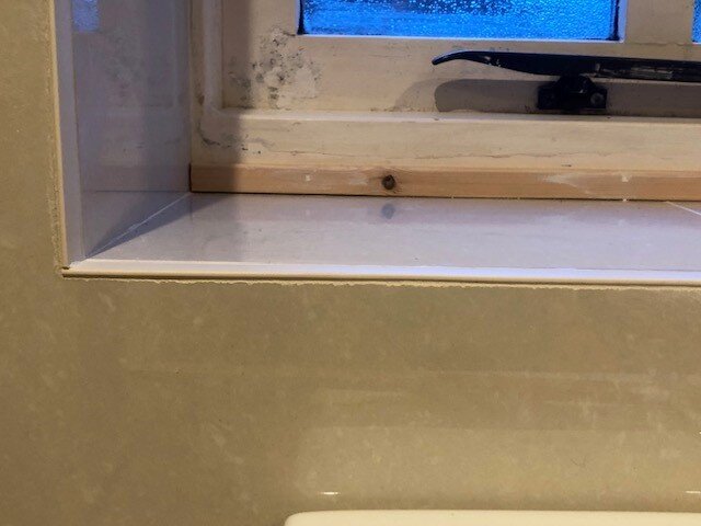 WINDOWLEDGE3.jpg