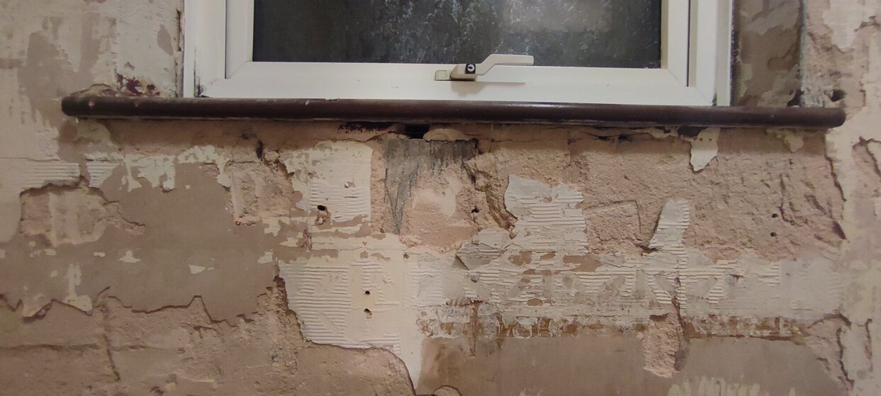 cinder block wall A.jpg