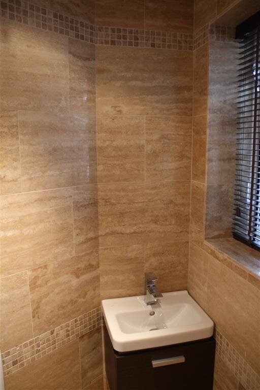 Vein cut travertine w.c. 002.jpg