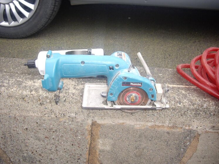 makita tile saw.jpg