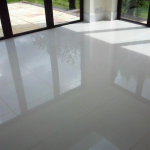 Polished porcelain kitchen floor