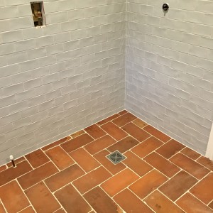 Traditional bathroom wet room