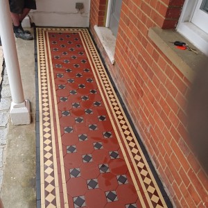 Porch front in octagon with 5 line border today