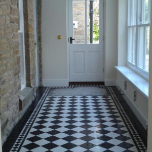 Victorian - Traditional Black/White.