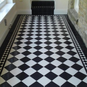 Victorian - Traditional Black/White.
