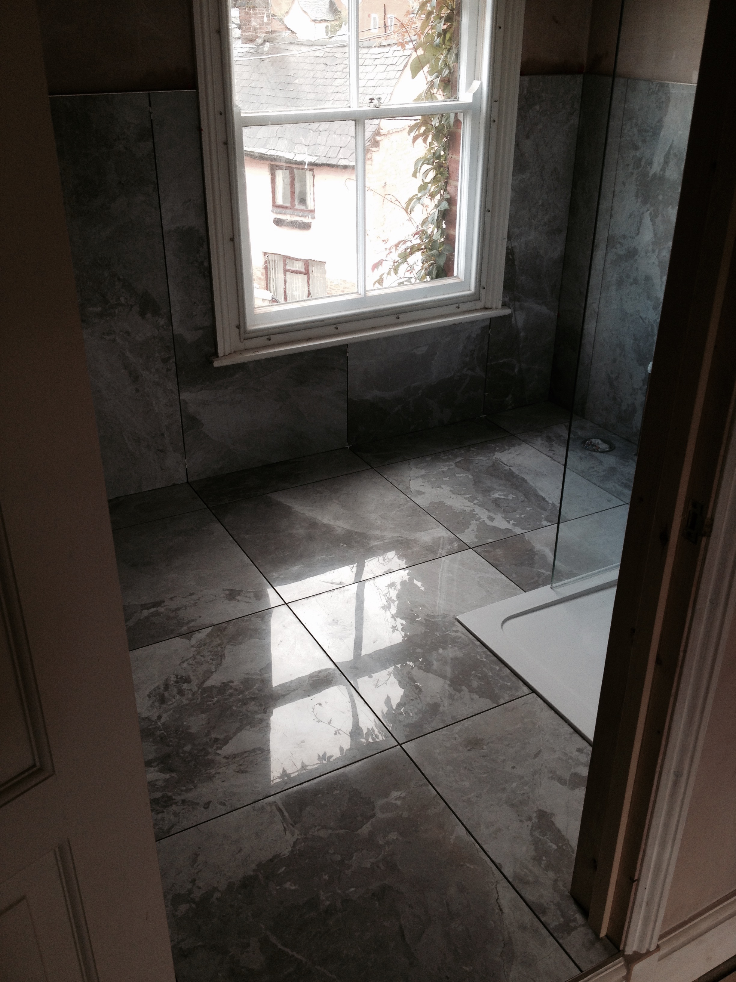 Glazed porcelain tiling
