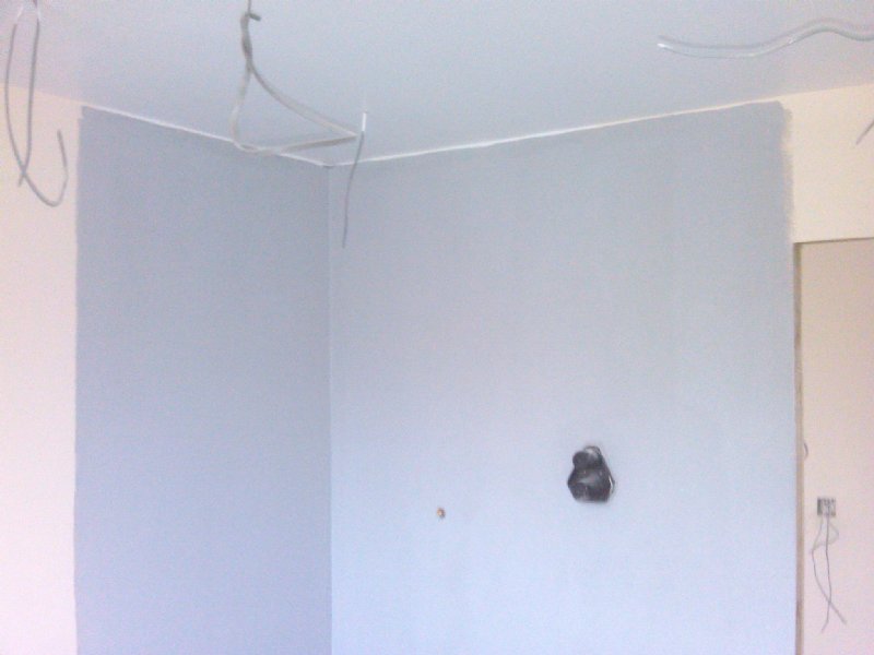 Neatly cut in to the ceiling line - the painter will be happy!!
There is a bespoke glass screen getting fitted down the left had side.