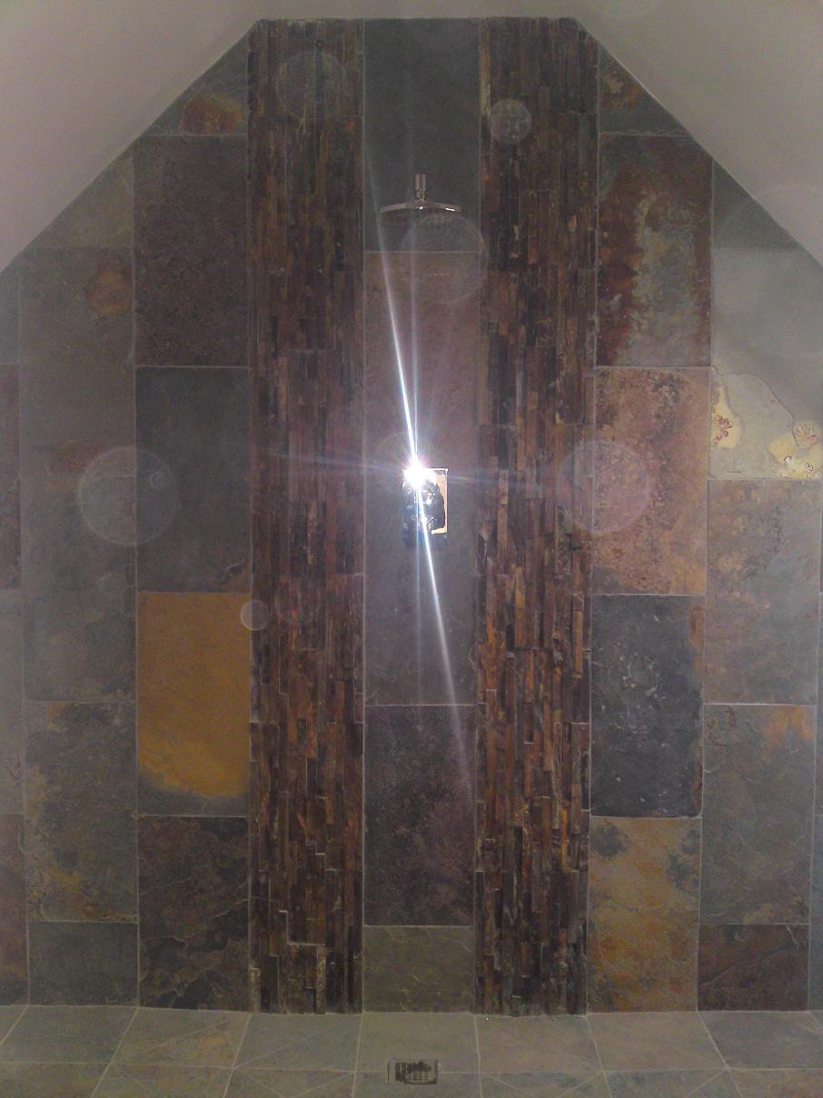 Slate - African Multicolour with Feature Vertical 'Edge' Panels.
Wall 600x300mm. Floor 300x300mm. Wetroom configuration.