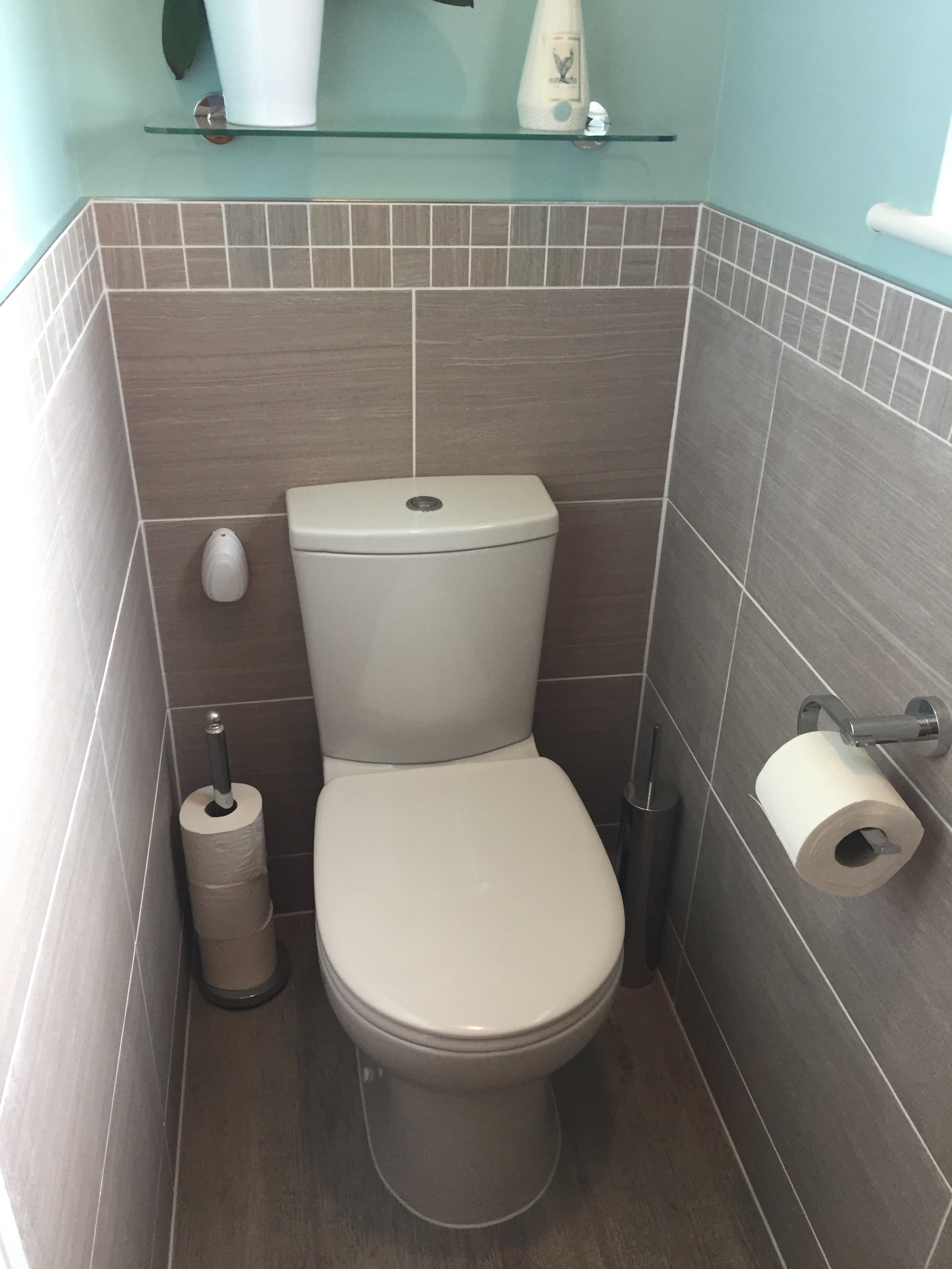Small toilet refurbishment
