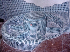 Spa pool to wash your feet before you enter the swimming pool.